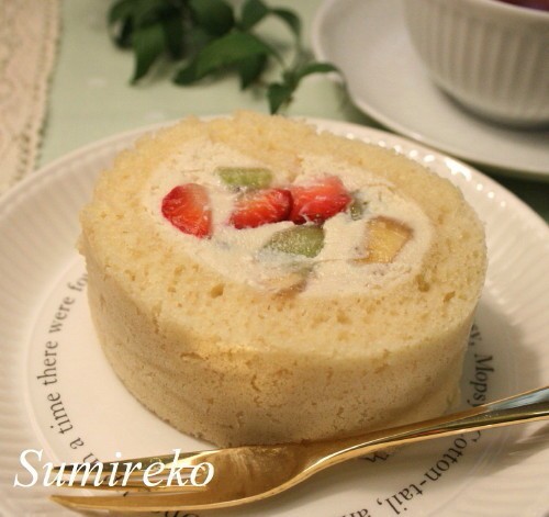フルーツロールケーキ 失敗しないフワフワロールケーキ スミレコの魔法のスイーツ Sumireko S Magical Sweets